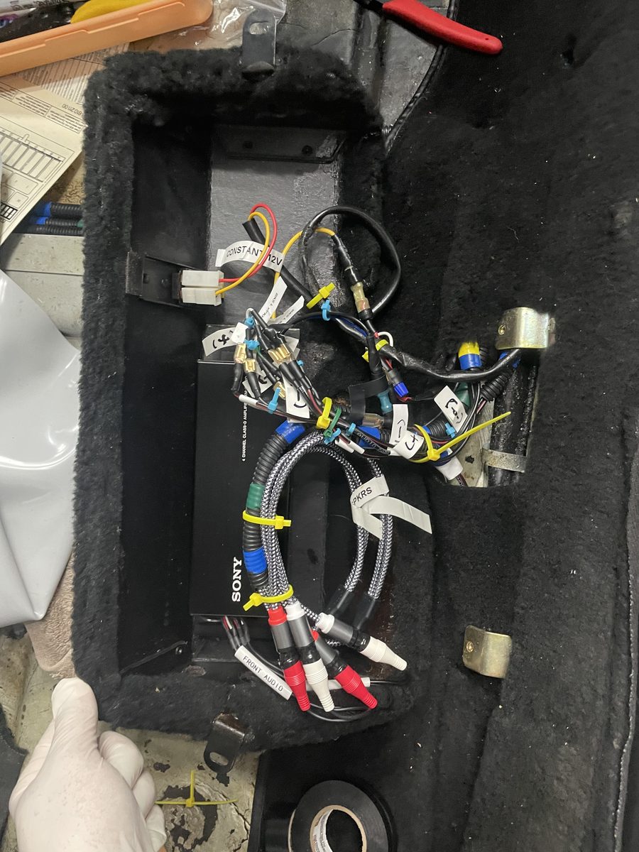 Custom-rebuilt amplifier wiring loom in the Porsche 928